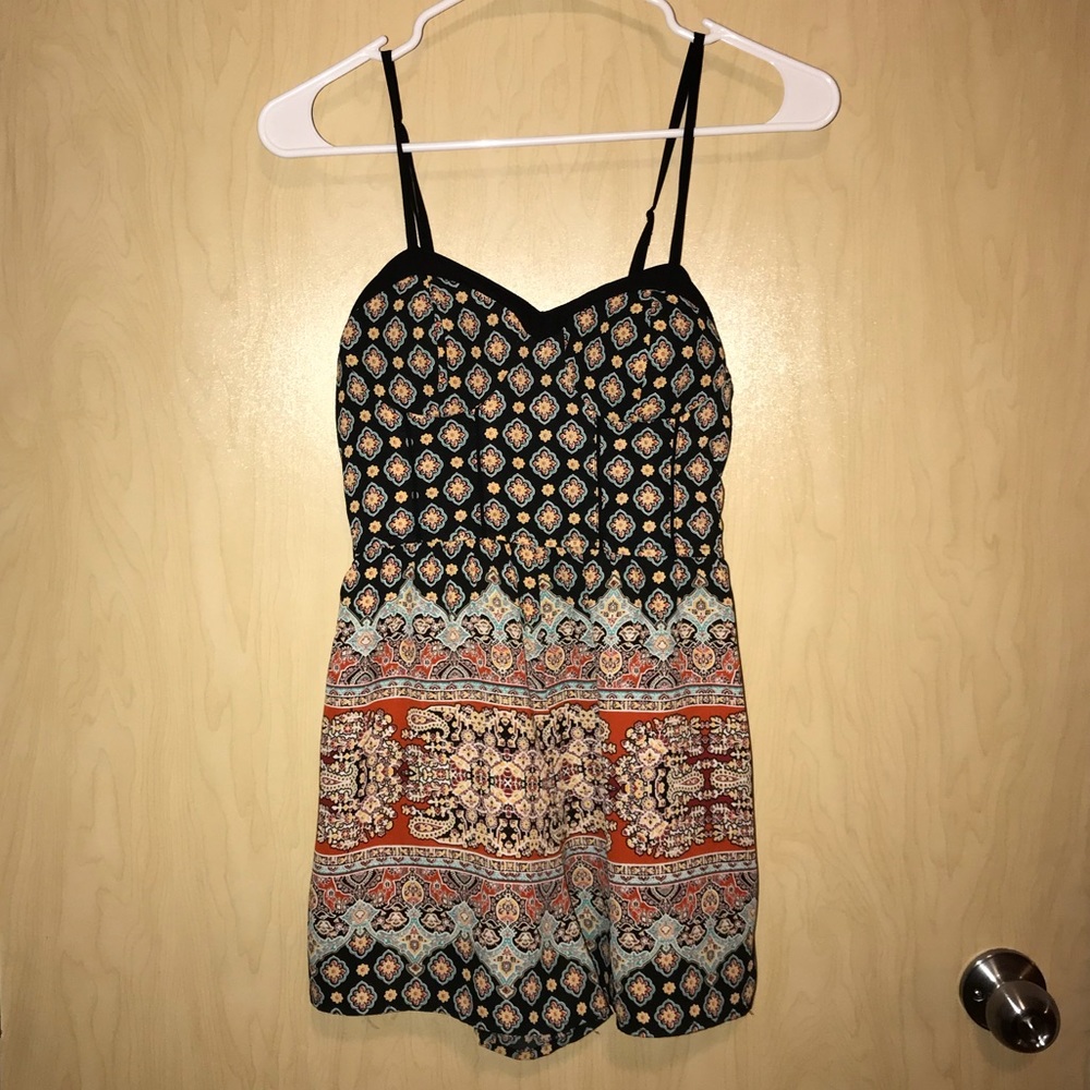 Super cute patterned romper!